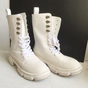 ‼️‼️ SALE‼️‼️ White Military Style ~ Stylish Platform Boots ~ EUC